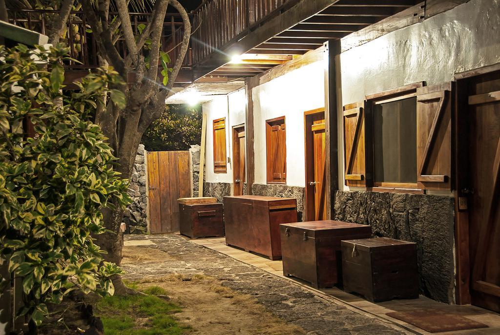 The Wooden House Hotel Puerto Villamil Exterior foto