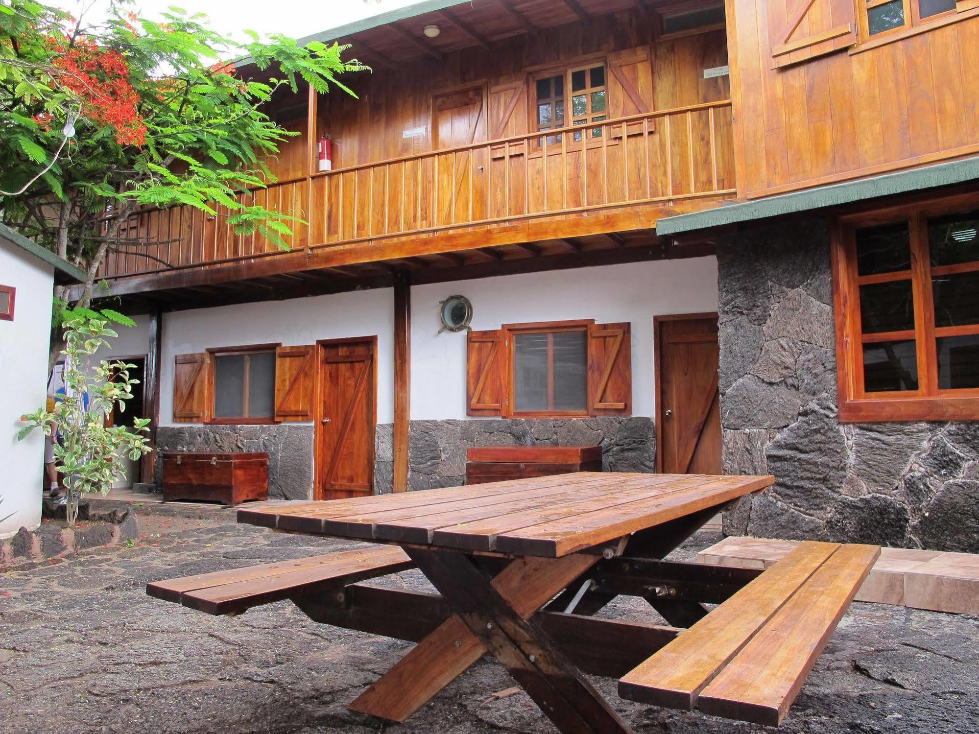 The Wooden House Hotel Puerto Villamil Exterior foto